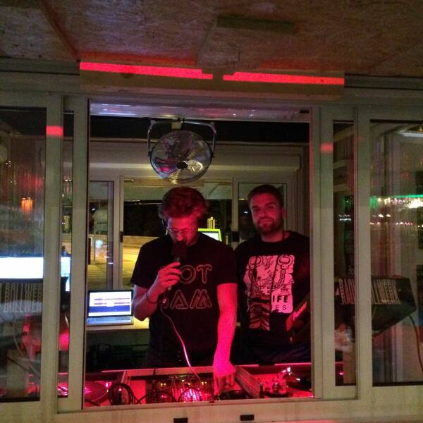 Uede Suave & Secret Golden Strong Legs Man